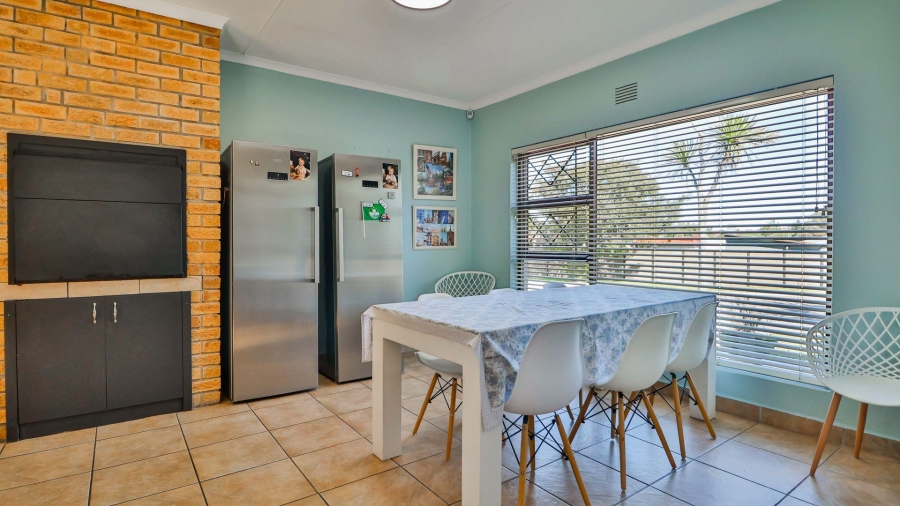 4 Bedroom Property for Sale in Heiderand Western Cape